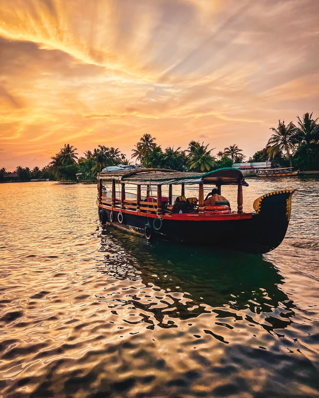 Shikara Boat Rides In Alleppey Best Kerala Backwater Cruises Book Now